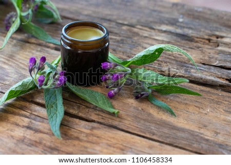 Ointment with comfrey