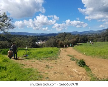 Ojai Saddle Trails, Miramonte  Ojai, California USA. March 9,2019. There Was A Outdoor Art Class At That Day. They Were Learning Painting  The View .