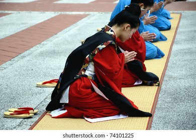 254 Japanese reverence Images, Stock Photos & Vectors | Shutterstock