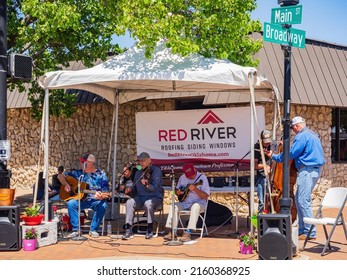 Oklahoma, APR 30 2022 - Sunny View Of The Downtown Edmond Art Festival