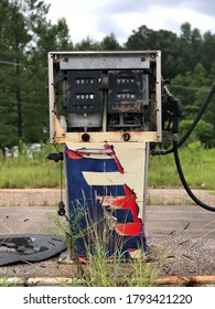 Old Abandoned Analog Gas Pump In Southeast Alabama. 