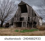 Old abandoned barn in Rogers Arkansas