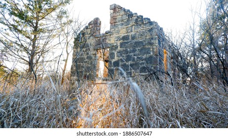 Old Abandoned Farm House In The Middle Of Nowhere. 