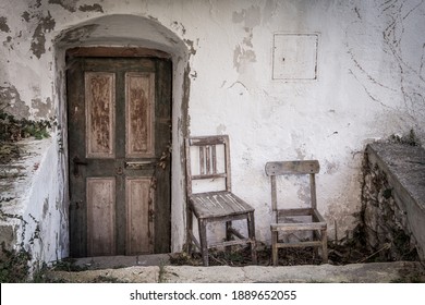 Old Abandoned Farmers House In The Middle Of Nowhere