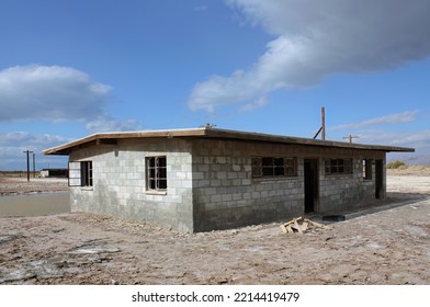 Old Abandoned House And Desert Landscape Near The Salton Sea In California.