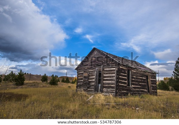 Old Abandoned Log Cabin Sits Empty Stock Photo Edit Now 534787306