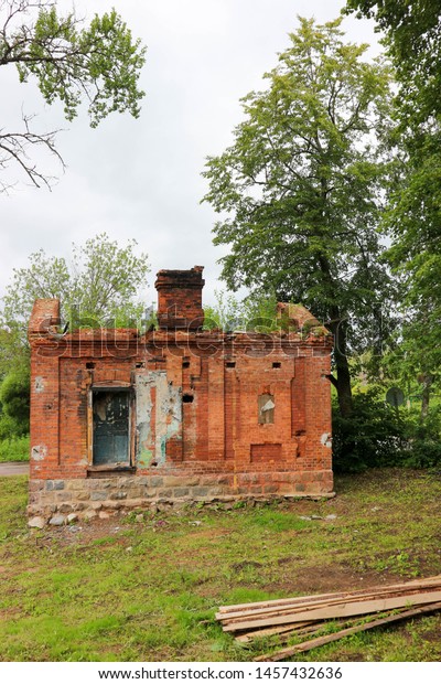 Old Abandoned Red Brick House Without Buildings Landmarks Parks