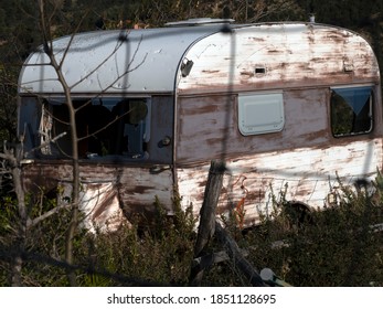 Old Abandoned Rv Camper Roulotte