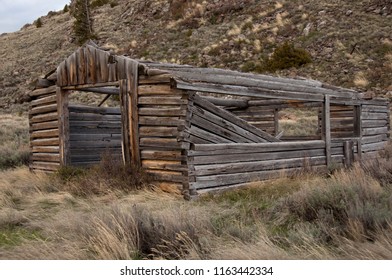 Old Abandoned Settlers Cabin 