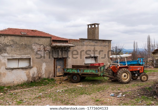 Old abandoned tractor trailer cart. March 25, 2020\
Tokat, Turkey 