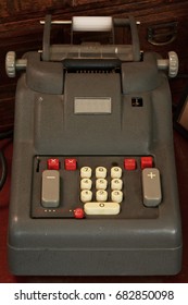 Old Adding Machine, A Calculator From The Past