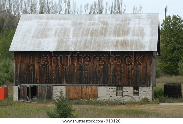 Old Barn Sheet Metal Roof Stock Photo Edit Now 910120