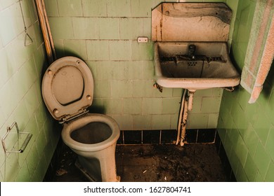 1,745 Creepy bathroom Images, Stock Photos & Vectors | Shutterstock