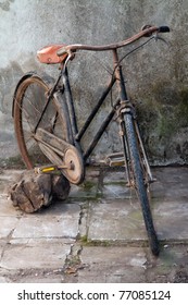 Old bicycle against a dilapidated wall