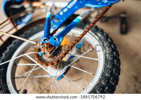 Old broken abandoned bike - rusty unmaintained without pedals