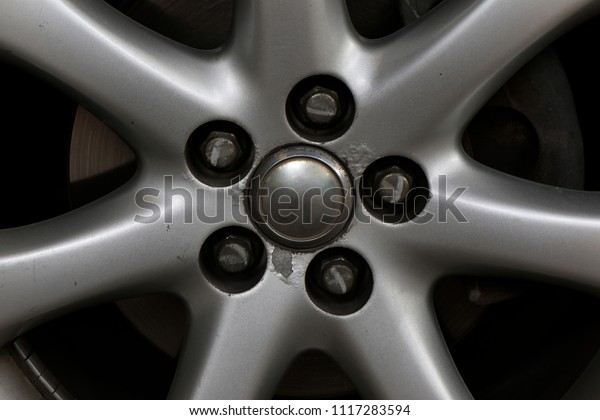 old broken car\
wheels