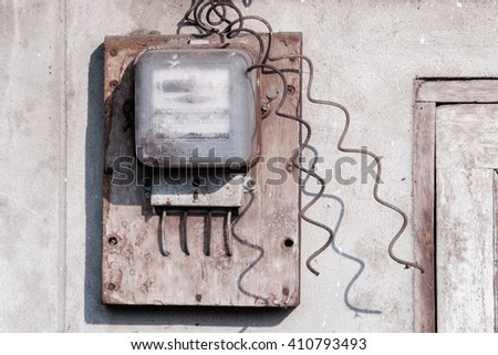 old and broken power meter