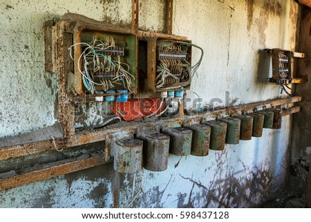 Foto Bild Alte Verteilung und Kabel für elektrischen Strom