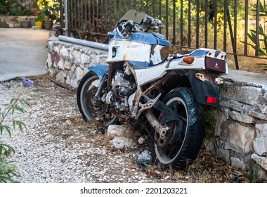 An Old Broken Yamaha Bike - 02.09.2022 Gaios, Greece