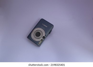 Old Camera Digital Canon Ixus 9515 Isolated On White Background