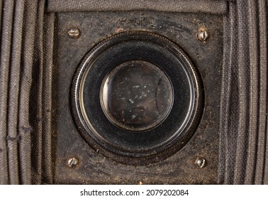 old camera taking pictures on glass plates and sheet film with frosted focusing glass, folding bellows and extra rapid aplanatic lens in the shutter