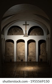 Old Capuchin Cemetery, The Corpses Were Left Sitting