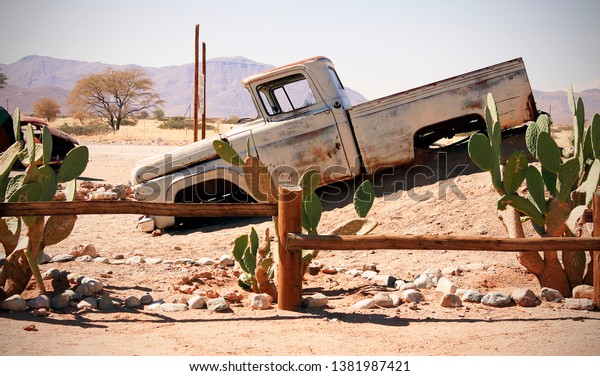 Old Car in the\
desert