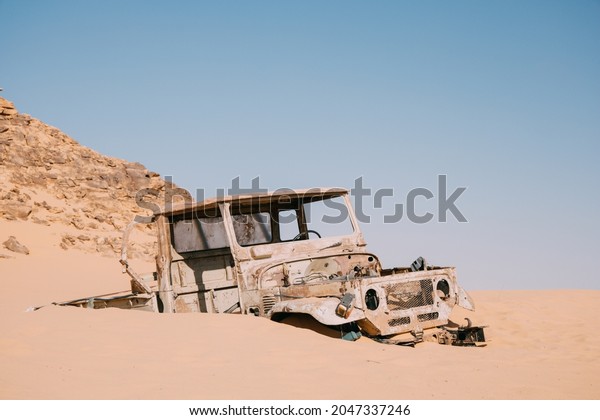 Old car frame in Wadi Rum\
desert