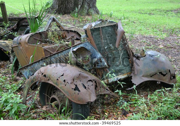 Old Car\
graveyard