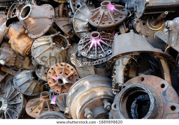Old car\
parts store. Place a pile of used car\
parts.