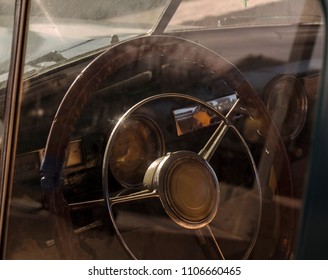 old car, photography 
photo through the glass of the car