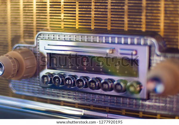old car\
radio