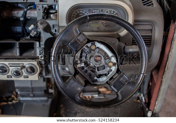 Old car steering wheel\
broken