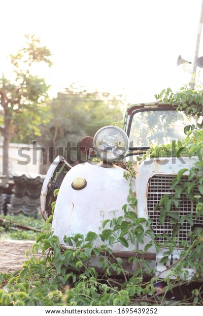 \
Old\
car that no one wants it Abandoned, no one\
cares