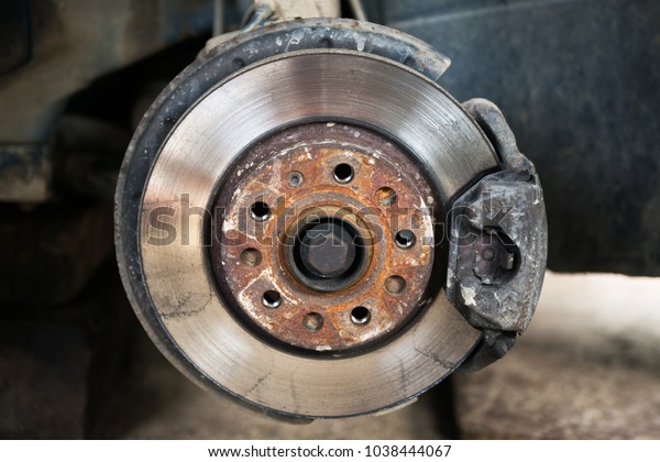 Old car used disk brake\
