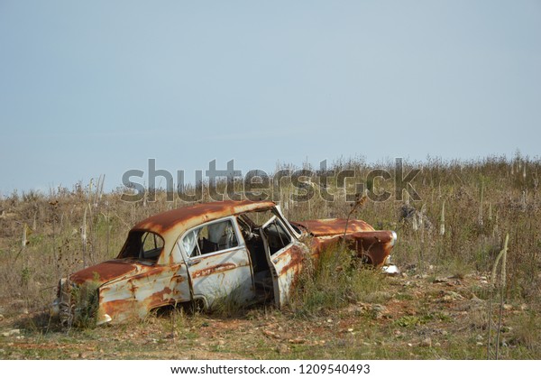 Old car\
wreck