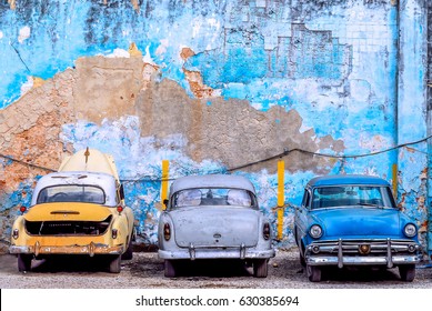 Old cars cuba - Powered by Shutterstock