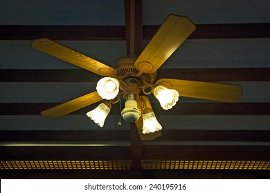 Imagenes Fotos De Stock Y Vectores Sobre Ceiling Fan Room