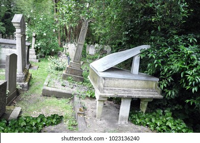 Old cemetary England. In Highgate, London you will find this fairy tale memorial with its overgrown tombstones.