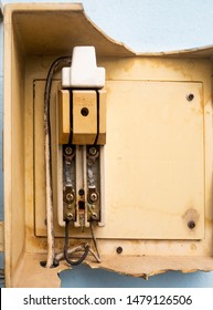 Old Circuit Breaker Shows The Unsafe Work