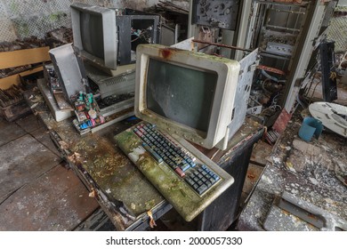 Old Computers From The 80s In An Abandoned Computing Center