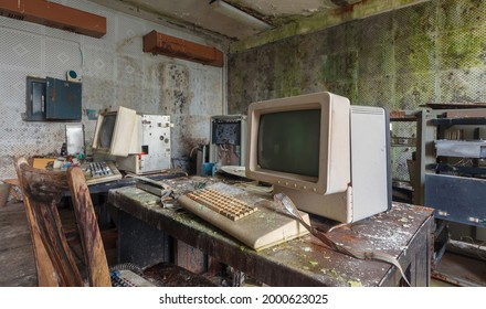 Old Computers From The 80s In An Abandoned Computing Center