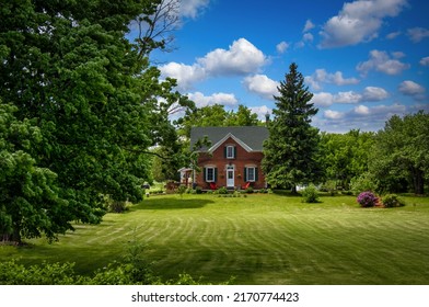 Old Country Farm House In Ontario