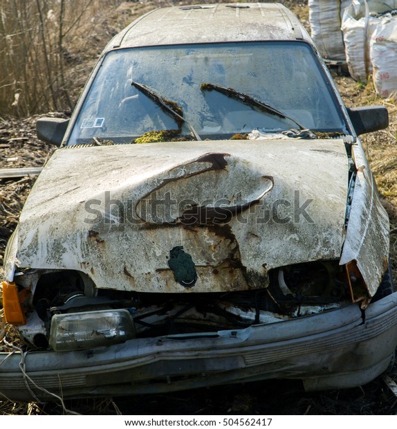 Old Crashed Car Left to rott for Years Outside In\
the open to Rust