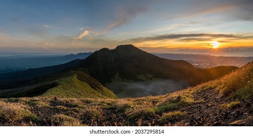 Old Crater Mount Kanlaon Stock Photo 2037295814 | Shutterstock