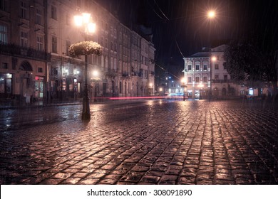 夜景 雨 の写真素材 画像 写真 Shutterstock