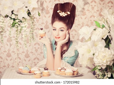 Old fashioned sexy woman with cupcake