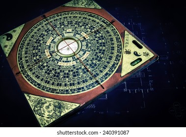 Old Feng Shui Compass