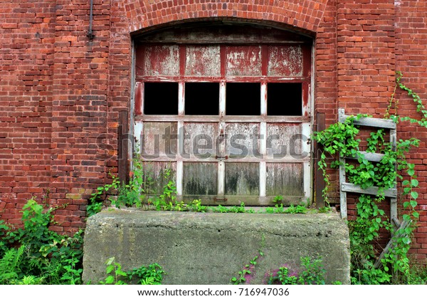 Old Garage\
Door