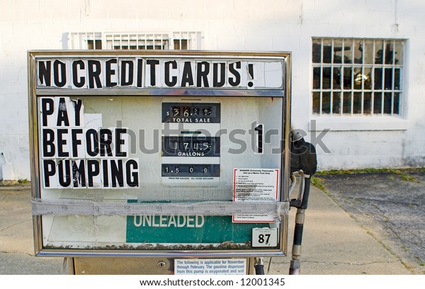 Old gas pumps with old gas\
prices.